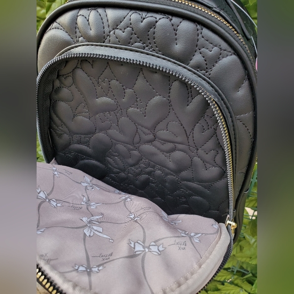 Betsy Johnson soft faux leather quilted medium backpack/purse NWT - Picture 5 of 10